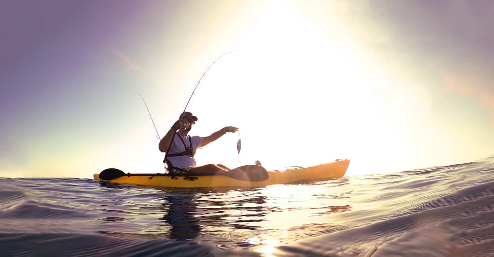 Fishing in Alicante: Kayak fishing in the Mediterranean Sea at sunset
