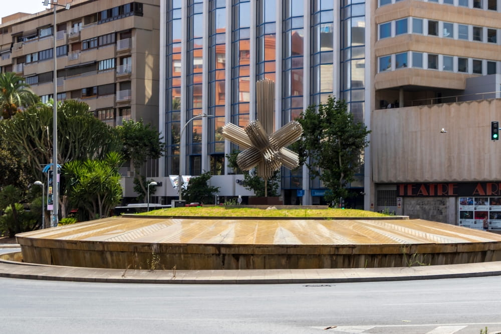 Alicante en otoño – arquitectura moderna y arte urbano en el centro de Alicante